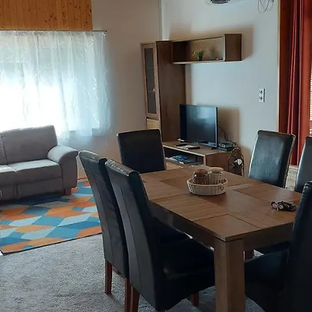 Lägenhet Zsofi Apartman *